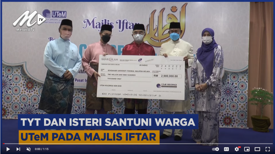 TYT Dan Isteri Santuni Warga UTeM Pada Majlis Iftar